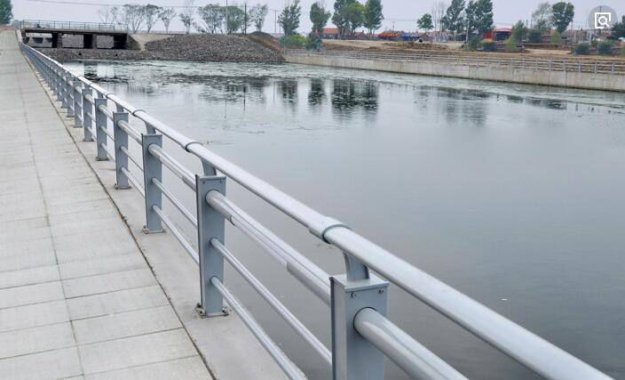 橋梁鋼護(hù)欄