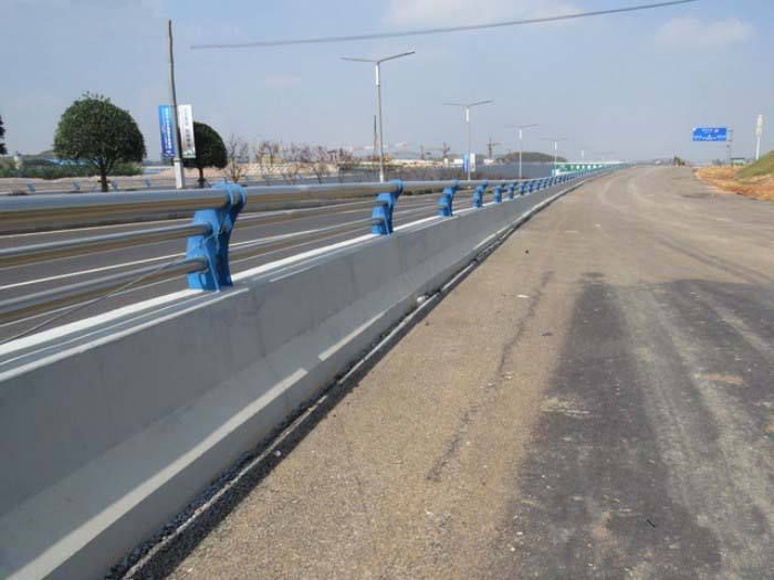 橋梁鋼護(hù)欄